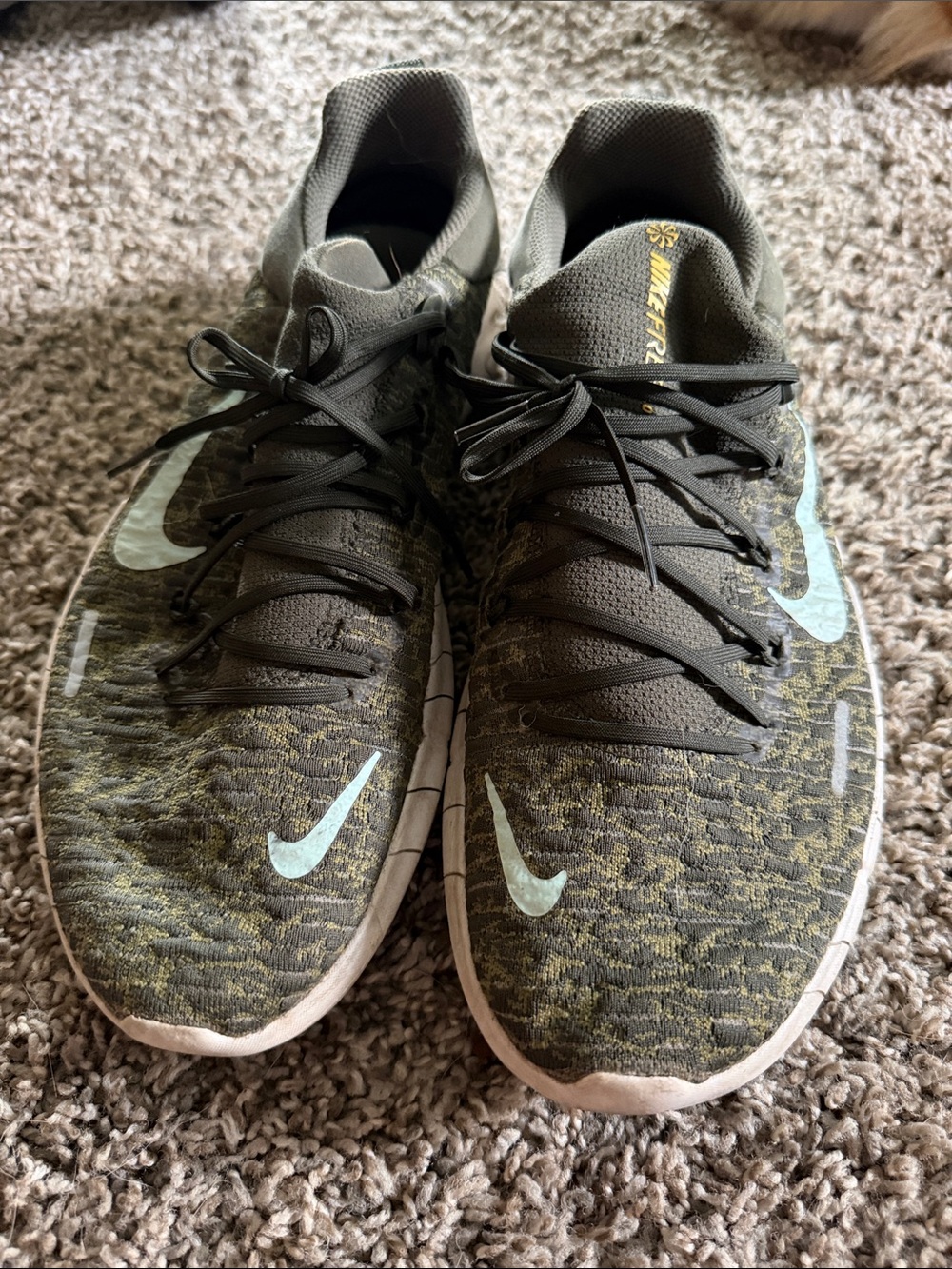 Nike Men’s Olive Green and Light Mint Athletic Running Shoes